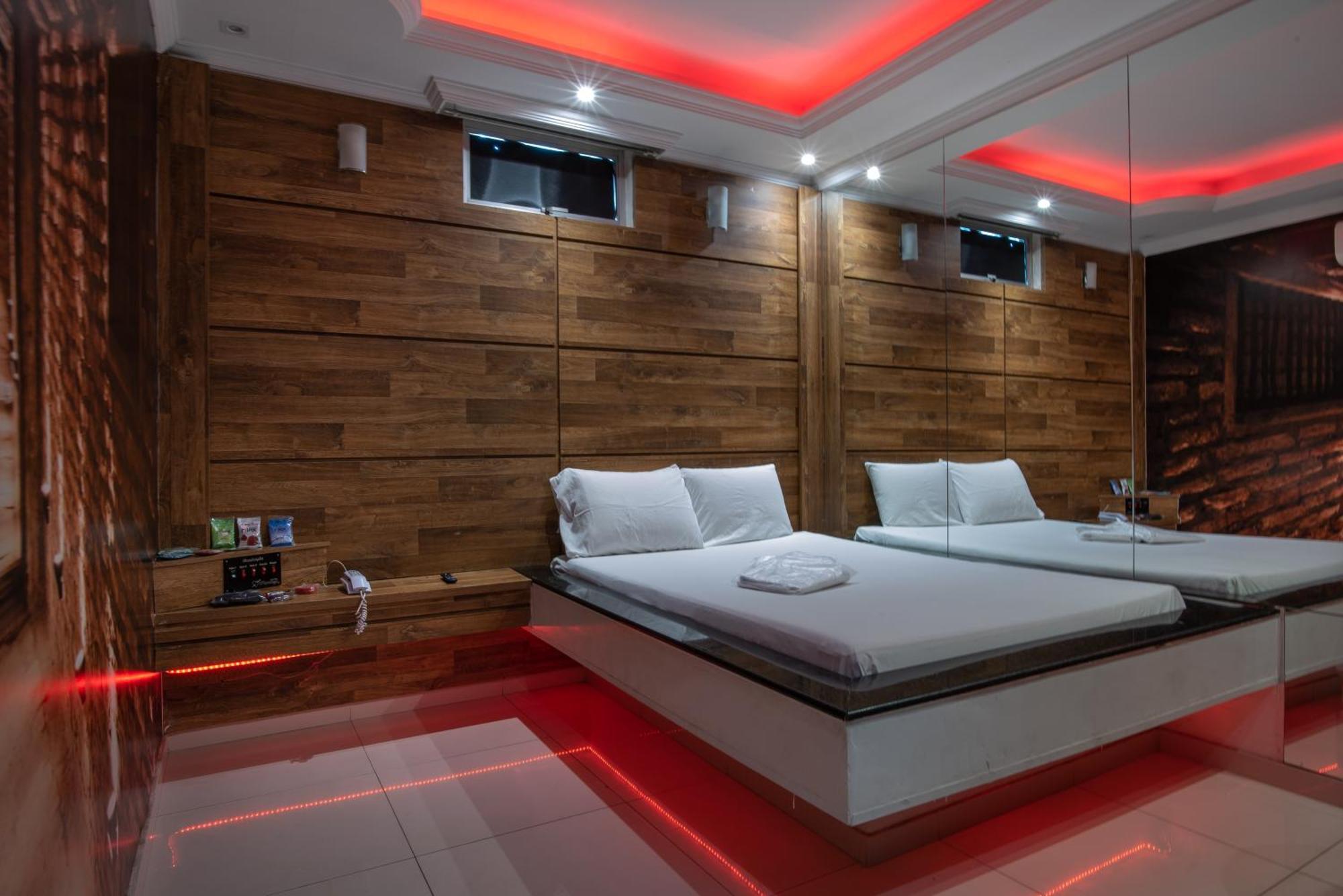 Motel Fantasy 2 (Adults Only) Contagem Exterior foto