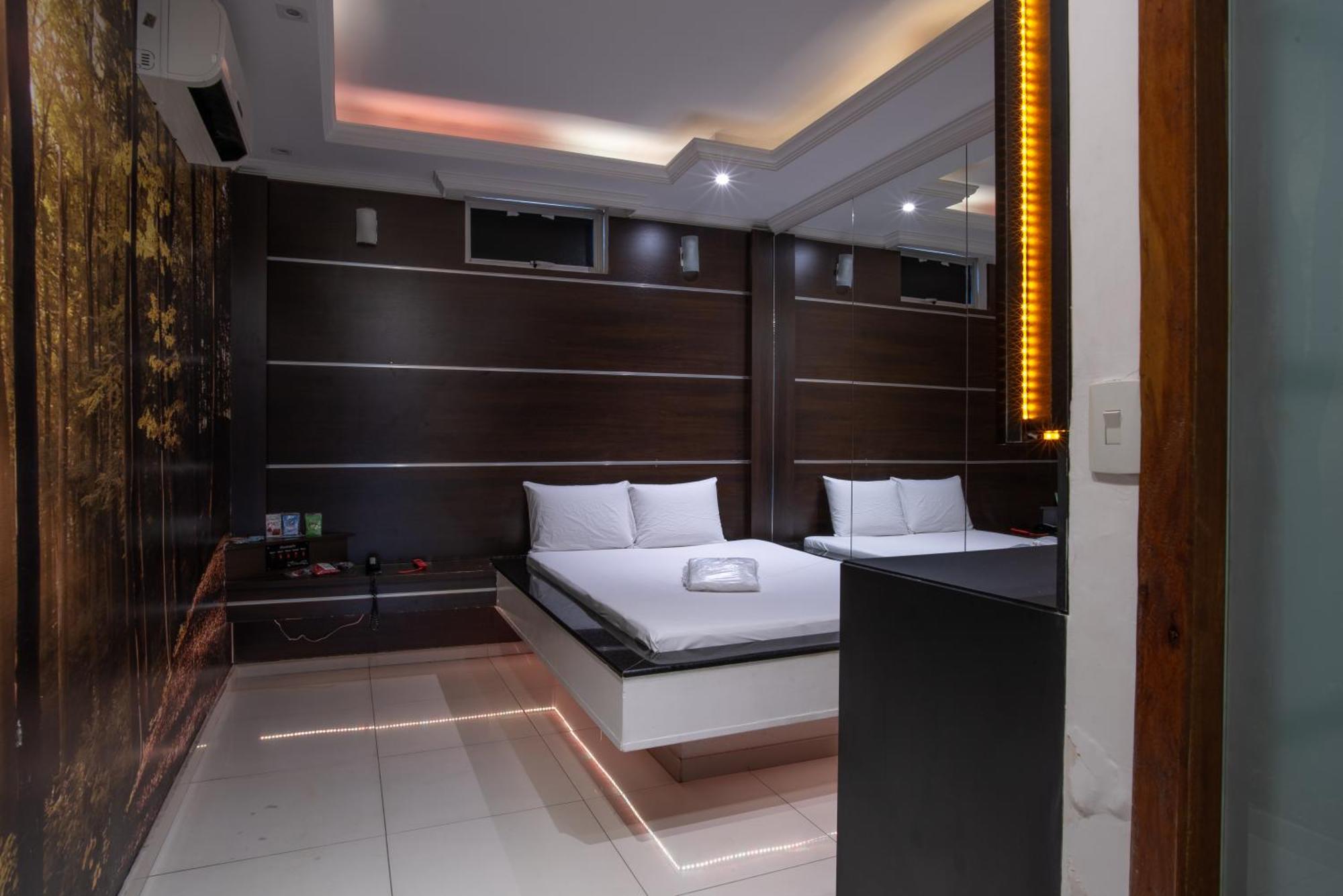 Motel Fantasy 2 (Adults Only) Contagem Exterior foto